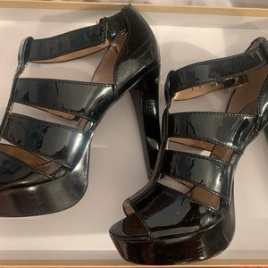 Black patent platform